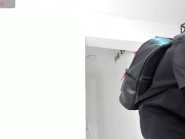 𝐵𝑒𝑛 𝐸𝑏𝑜𝑛𝑦 𝐵𝑟𝑜𝑤𝑛