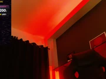 𝕋𝕀𝔸ℕ ℂ𝔸𝕊𝕋𝕃𝔼