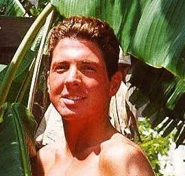 Kent (Ron Surfass)
