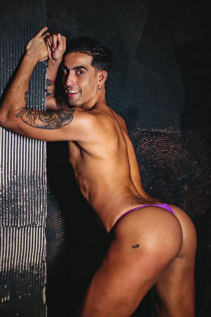 Ale Diorio - Latino Gay Porn HD | Bolatino