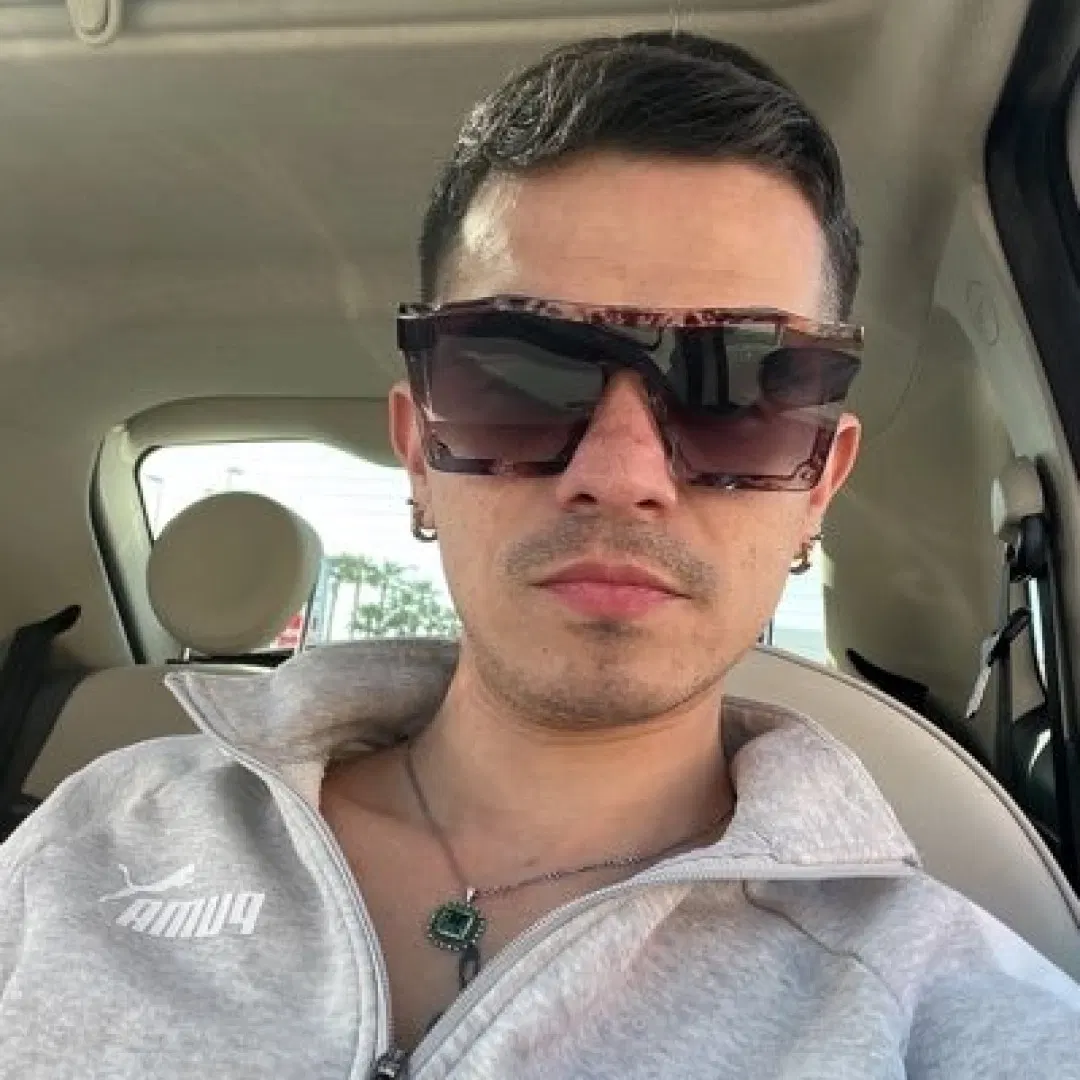 Loropechika - Latino Gay Porn HD | Bolatino